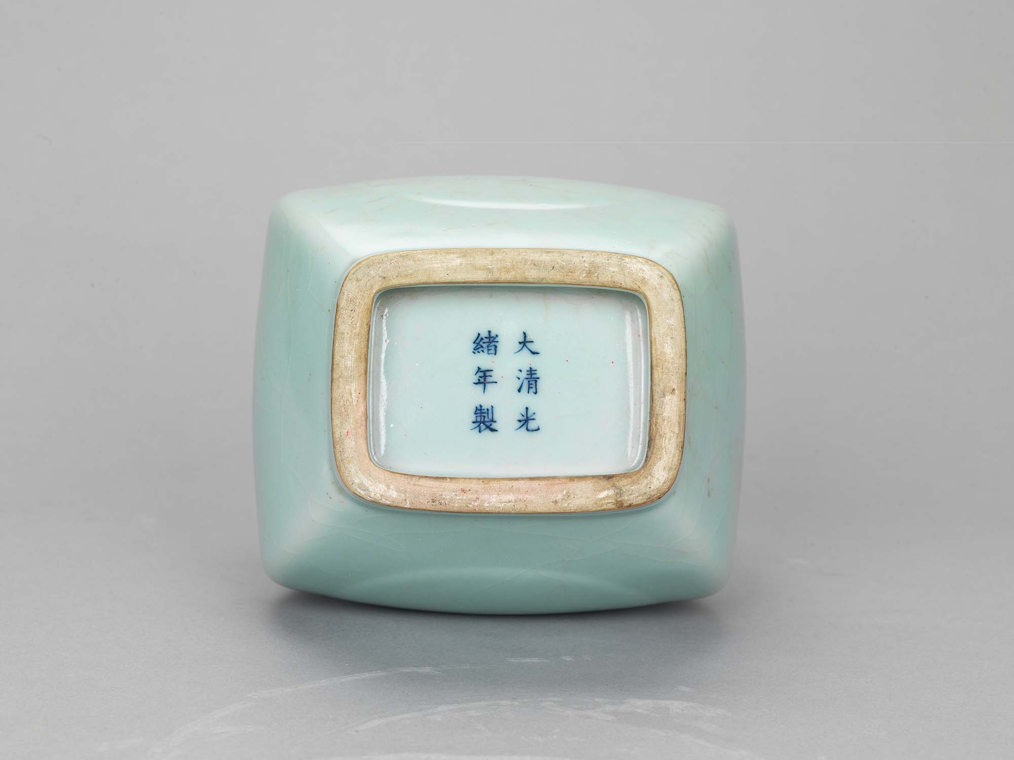 中国美術　大清通光年製　豆青釉茶碗　口径12㎝　東Y7-0808⭐︎2Fトヒト 中国美術 大清通光年製 豆青釉茶碗 口径12㎝ 東Y7-0808⭐︎2F