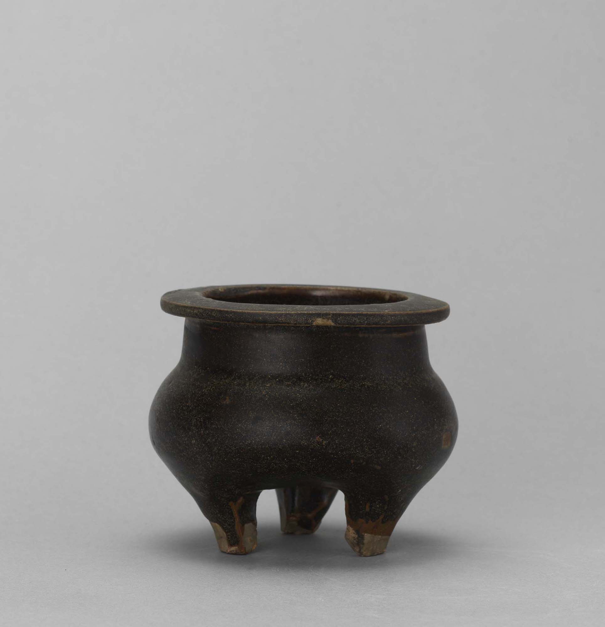 黒釉 竹節型 三足香炉 宋元時代 幅約7.6cm 3a62a4edac77cf22b74c1fc4d4a0be