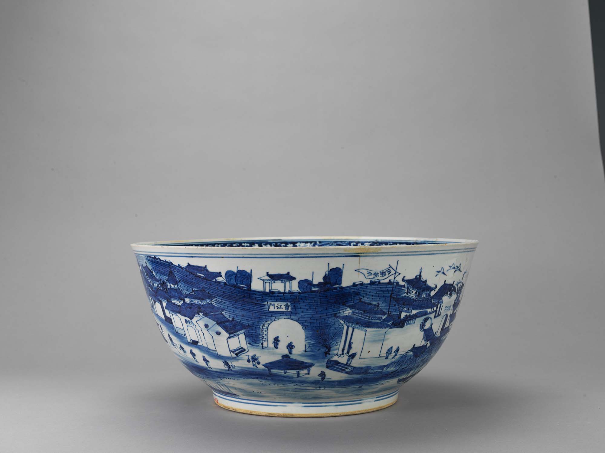 中国　大明萬暦年製款　青花　山水人物文碗　V　8711 中国 大明萬暦年製款 青花 山水人物文碗 V 8711