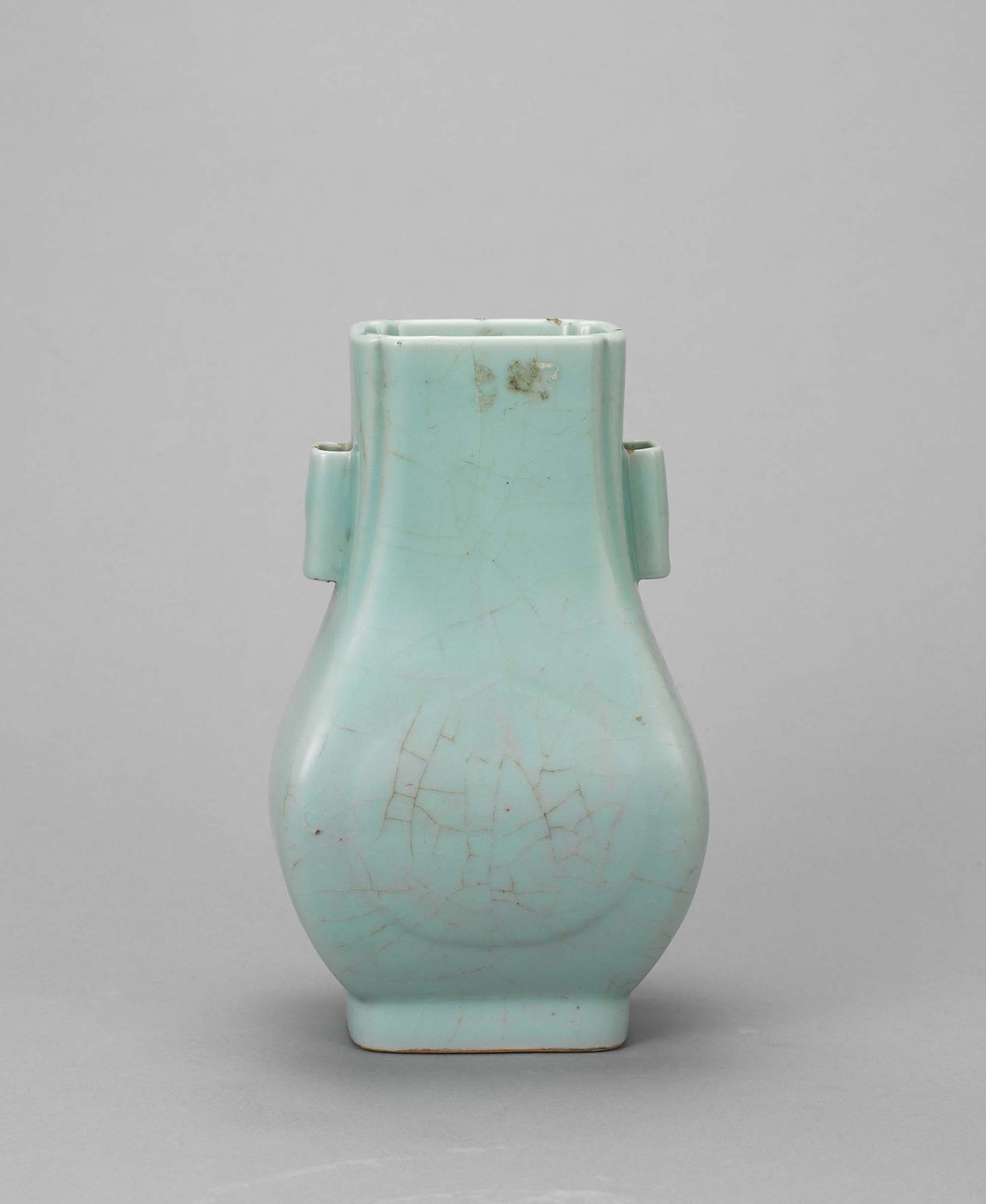 清光緒時代 豆青釉皮球花双系耳三足香炉　【旧家蔵出し】　精密繊細(E-54) 清光緒時代 豆青釉皮球花双系耳三足香炉 【旧家蔵出し】 精密