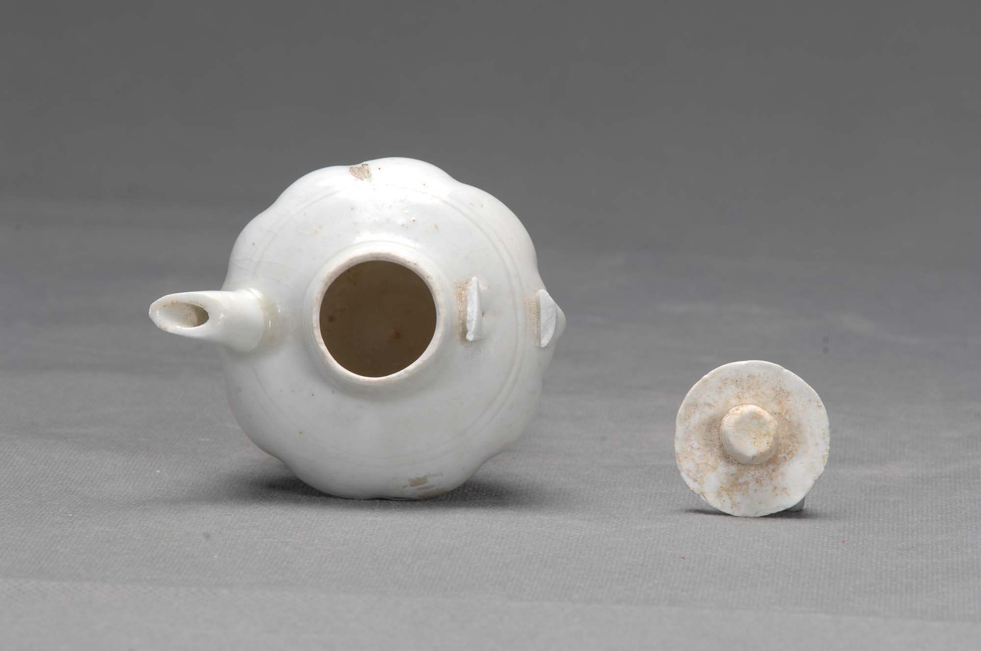 白釉 面取花入〕 雅夫 〔白釉 面取花入〕 雅夫