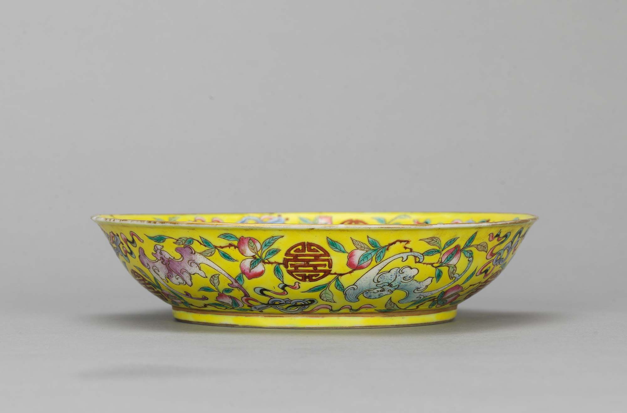 清朝期　【大清道光年製】　色絵　桃寿蝙蝠文　茶碗　茶杯　中国美術　中国古玩 清朝期 【大清道光年製】 色絵 桃寿蝙蝠文 茶碗 茶杯 中国美術