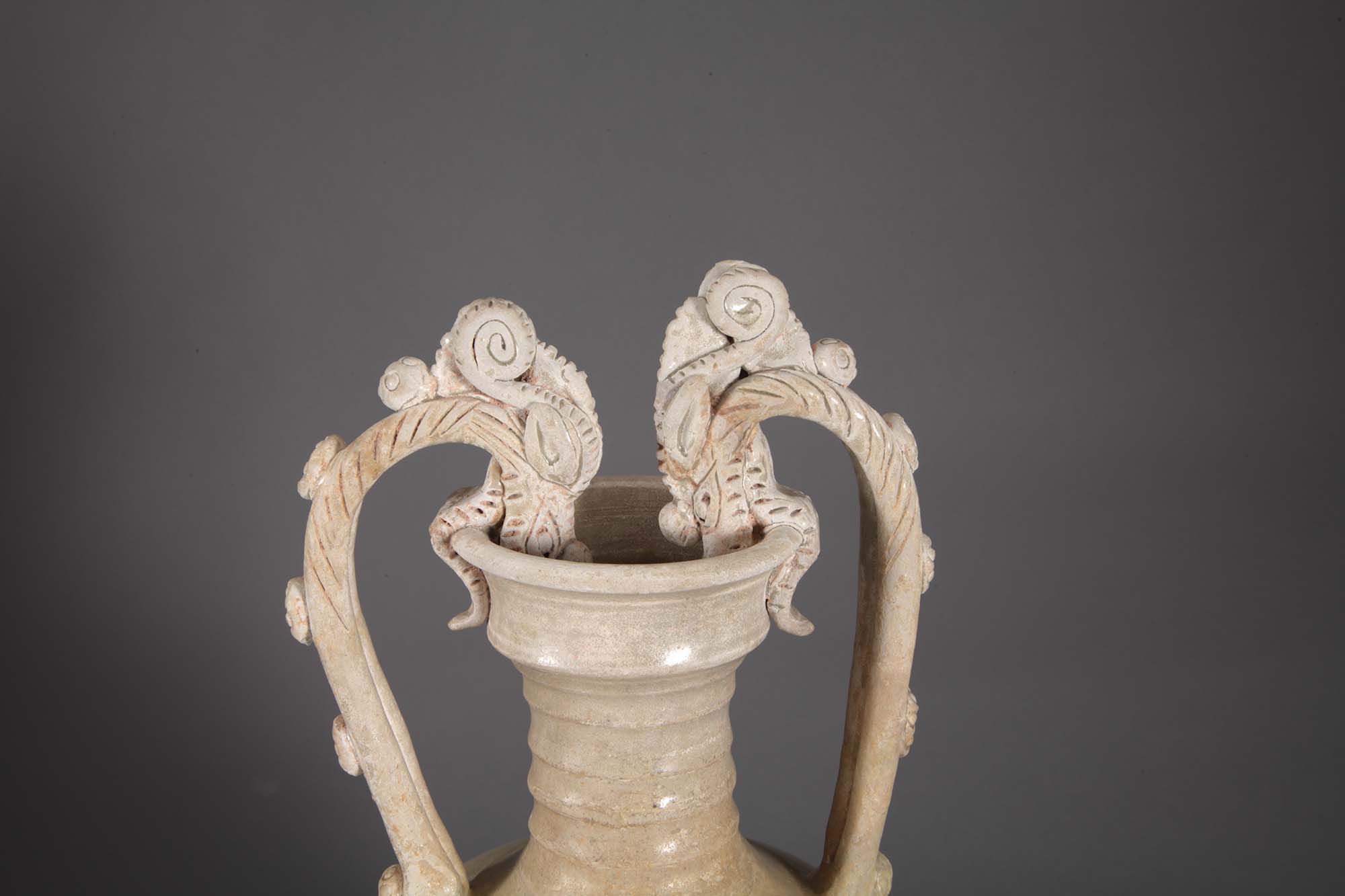 中国美術 白釉暗刻雙龍紋小罐 白磁小壺 高6cm 中国美術 白釉暗刻雙龍紋小罐 白磁小壺 高6cm 美術