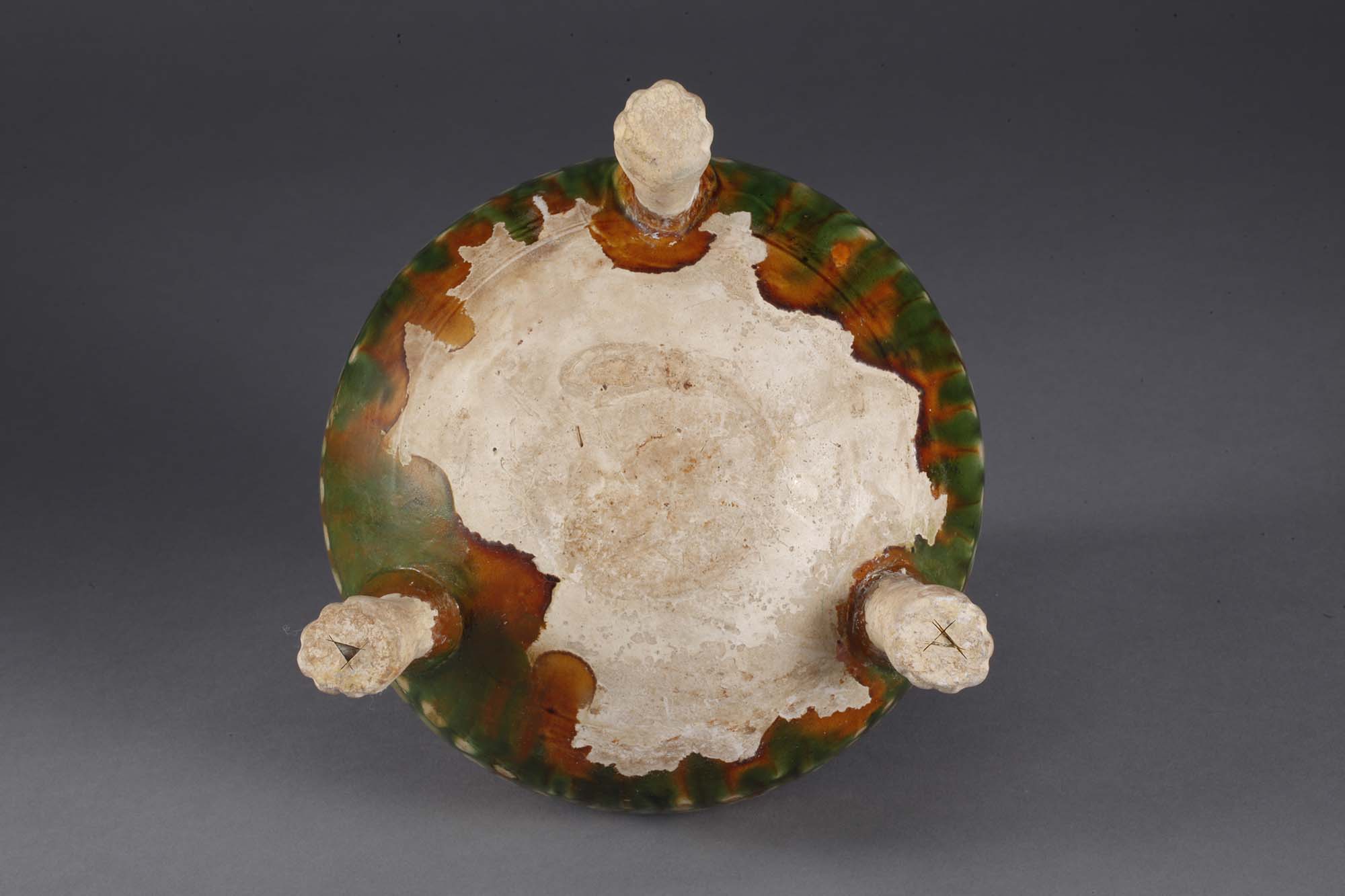 唐三彩】三彩鍑（ふく・獣足三脚噐) 唐三彩】三彩鍑（ふく・獣足三脚噐